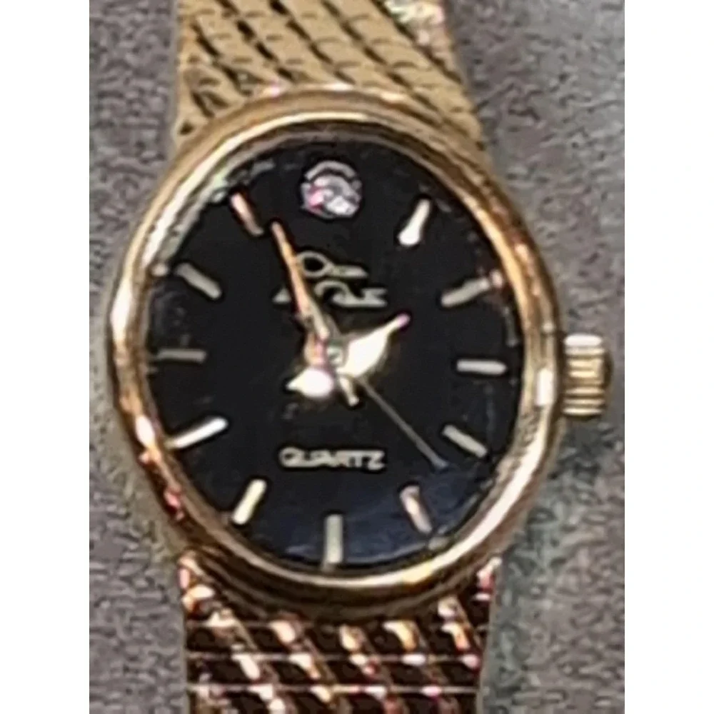 Oscar de la Renta Ladies Watch Gold Tone Textured Bracelet Black Dial 45-196